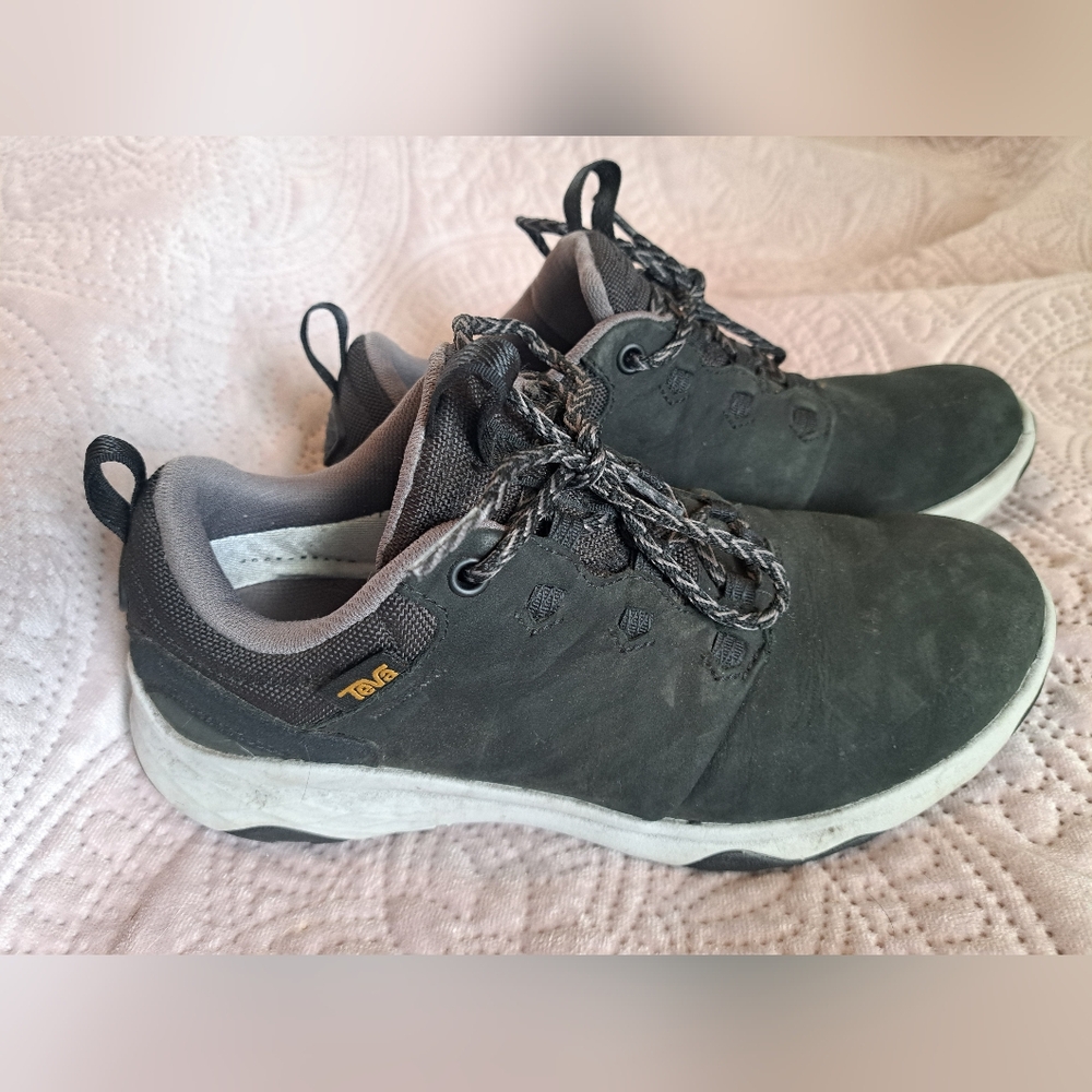 Teva Arrowood low size 8
